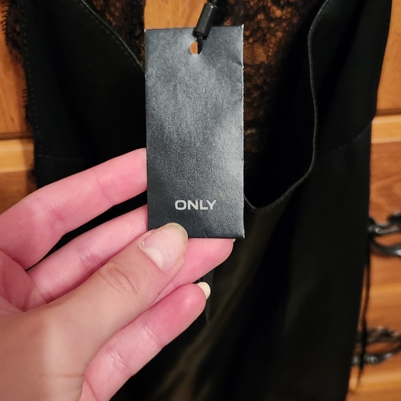 Leather Cami with Lace Details - Picture 8 of 8